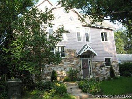 Plum Grove Inn Iowa City Ngoại thất bức ảnh