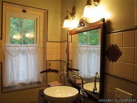 Plum Grove Inn Iowa City Phòng bức ảnh