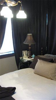Plum Grove Inn Iowa City Ngoại thất bức ảnh